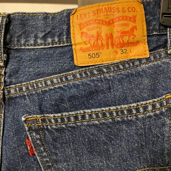 Levi 505 Shorts - Picture 4 of 9